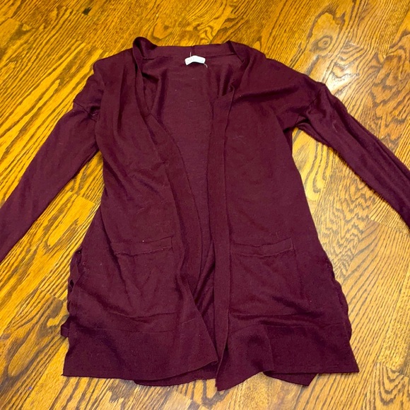 Maroon colored cardigan with pockets - Picture 1 of 1